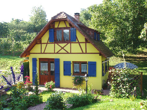 Se relaxer sur la terrasse � ecouter les merles et les m�sanges chanter au verger....